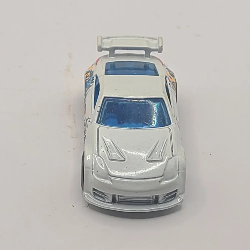 Hot Wheels White Nissan 350Z 1/64 Scale Blue Tint Windows 2005